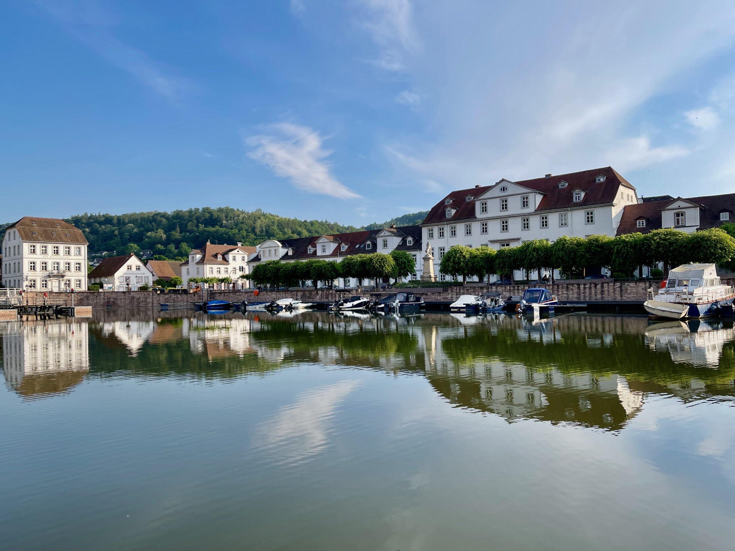 Bad Karlshafen Sehenswürdigkeiten: Barockhafen trifft auf Hessens salzhaltigste Sole